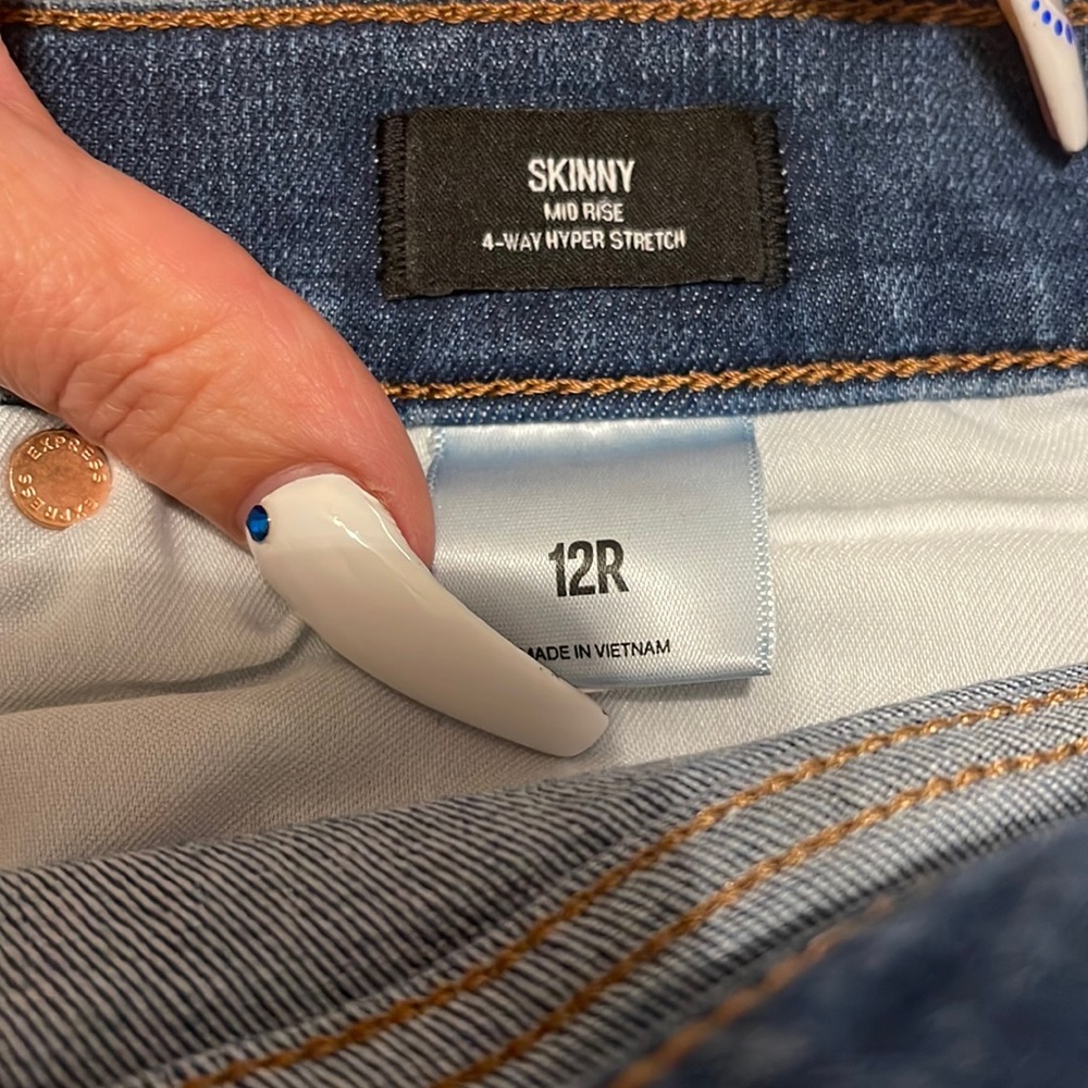 Like new Express Mid Rise skinny jeans